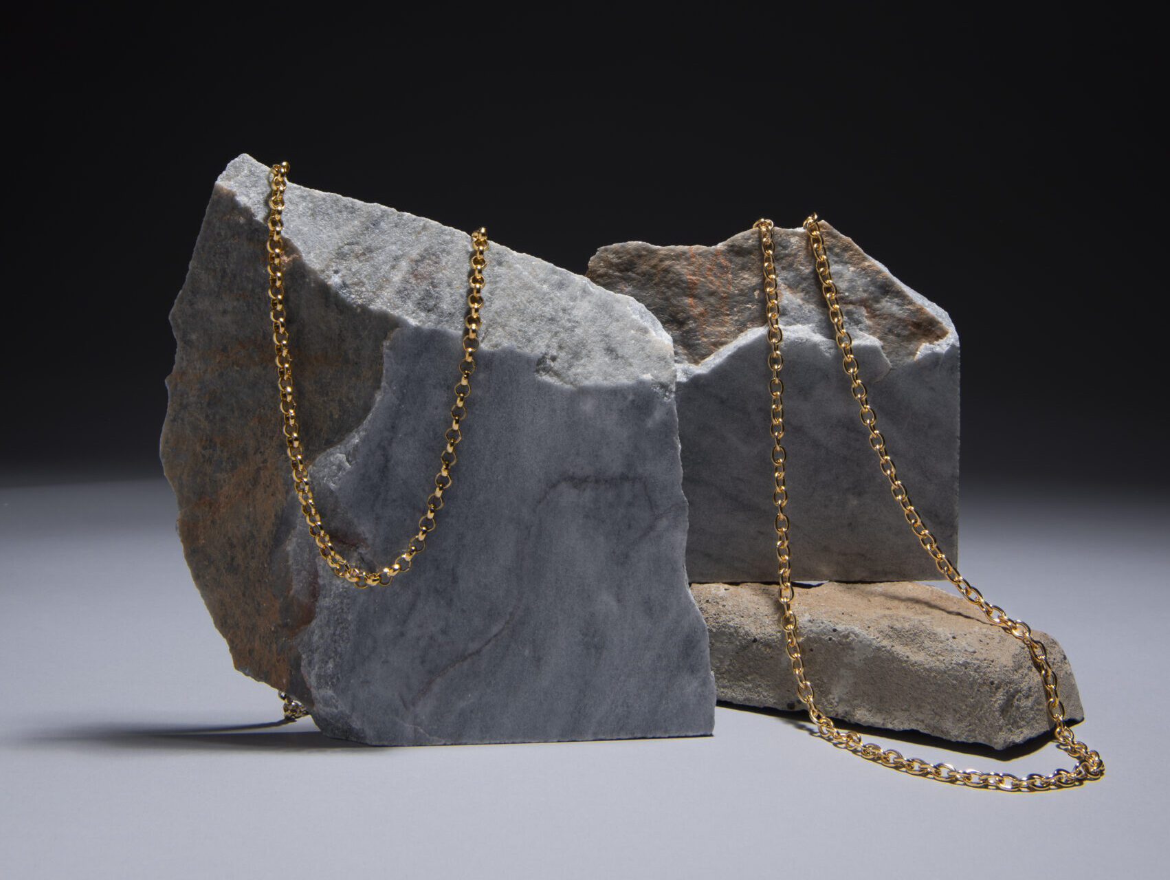 abstract-gold-chain-jewellery-presentation-1-scaled-e1772177270939.jpg
