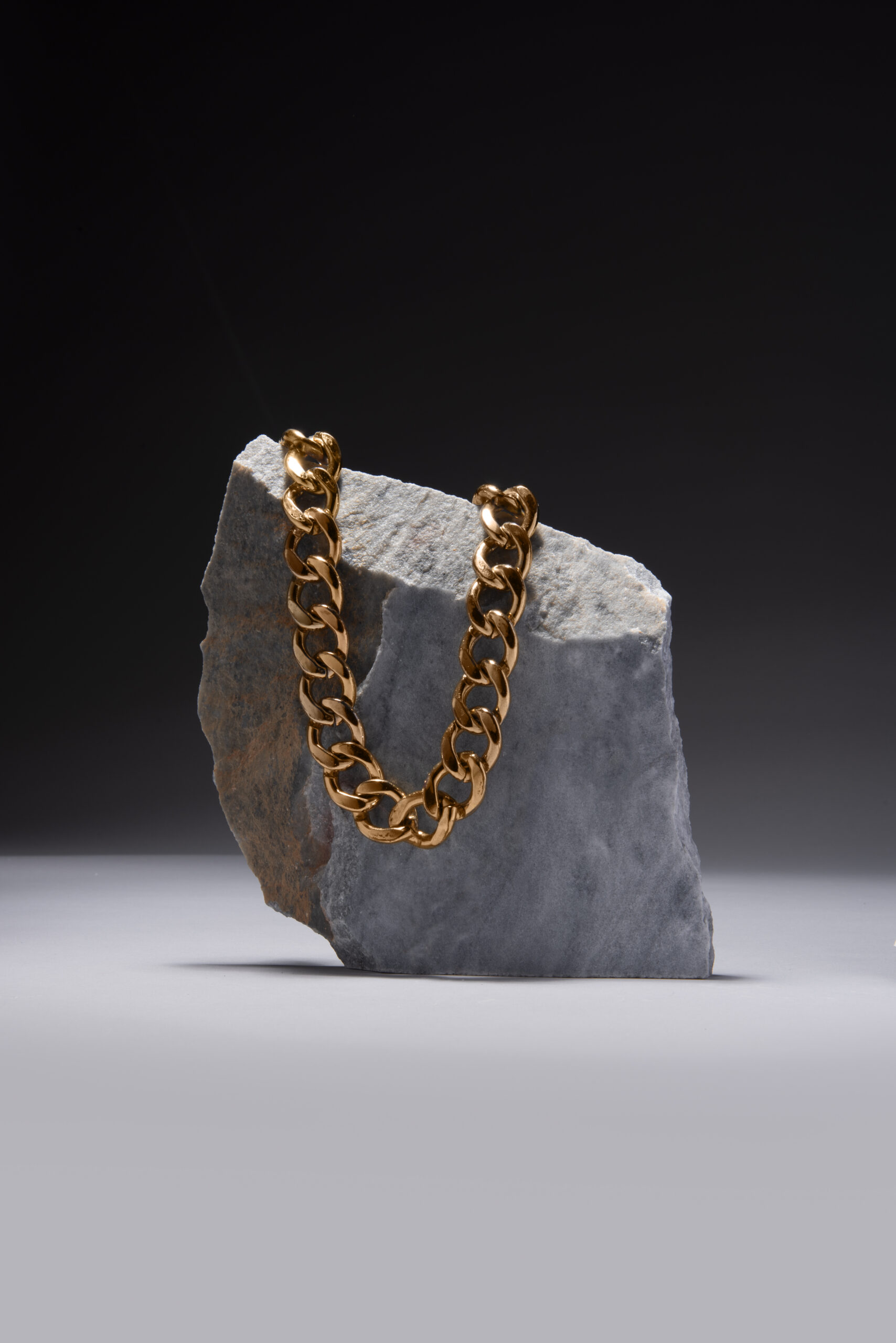 abstract-gold-chain-jewellery-presentation-scaled.jpg